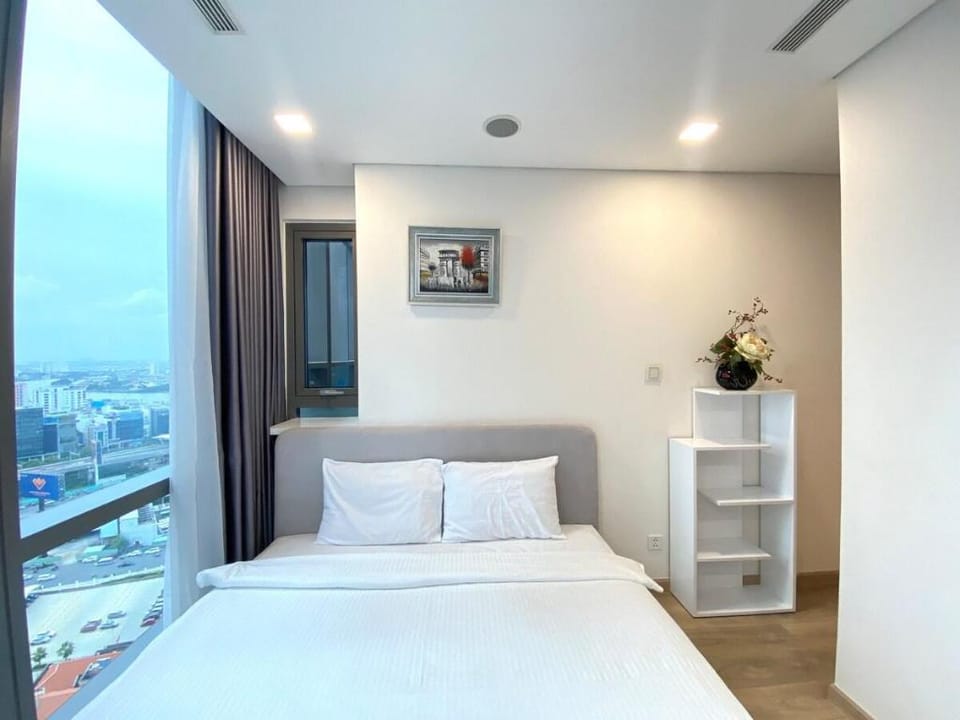 MODERN APARTMENT AT L81 WITH 2 BED/ FREE POOL&GYM Apartment in Ho Chi Minh City