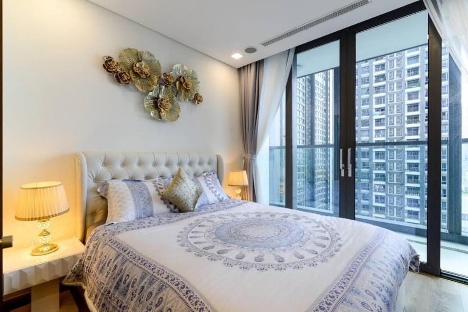 SPACOUS 1 BED APT AT LANDMARK 81/ FREE POOL & GYM Apartment in Ho Chi Minh City