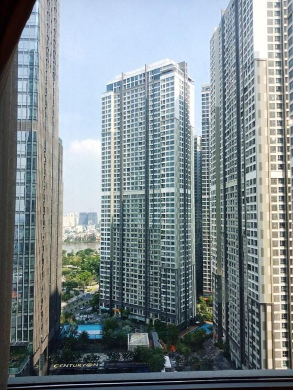 MODERN APARTMENT WITH 3 BED/ FREE POOL&GYM Apartment in Ho Chi Minh City