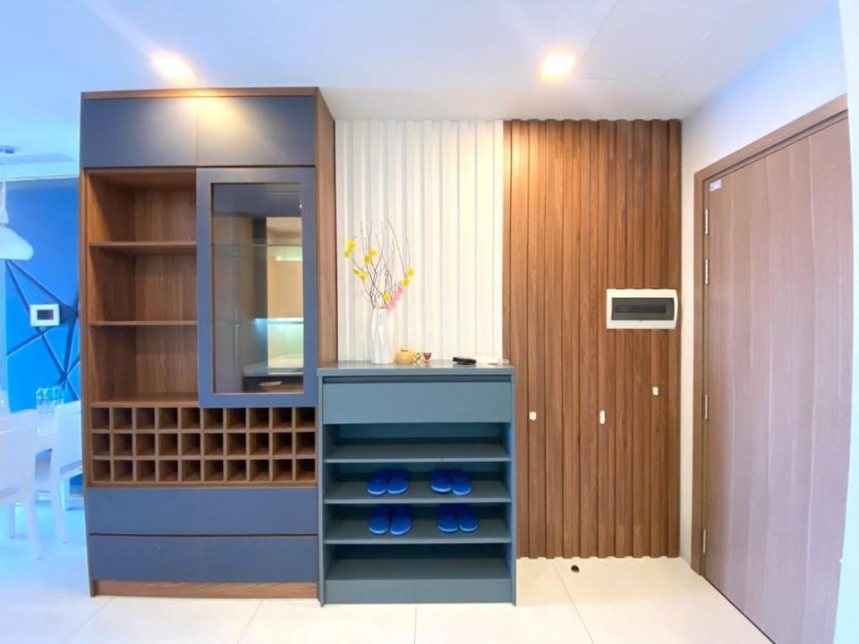 MODERN APARTMENT AT L81 WITH 2 BED/ FREE POOL&GYM Apartment in Ho Chi Minh City