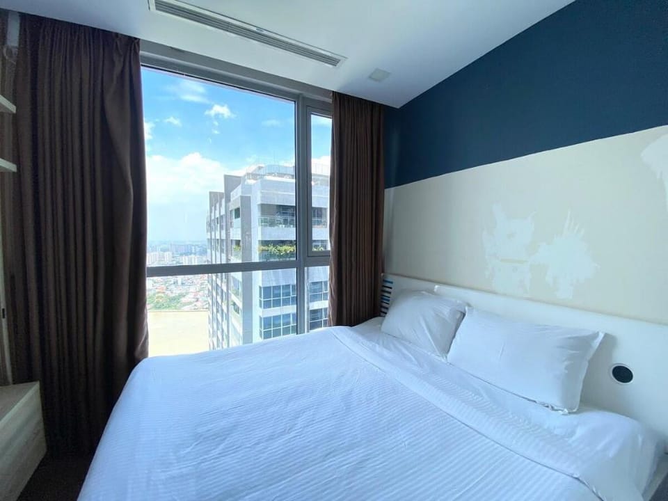 MODERN APARTMENT AT L81 WITH 2 BED/ FREE POOL&GYM Apartment in Ho Chi Minh City