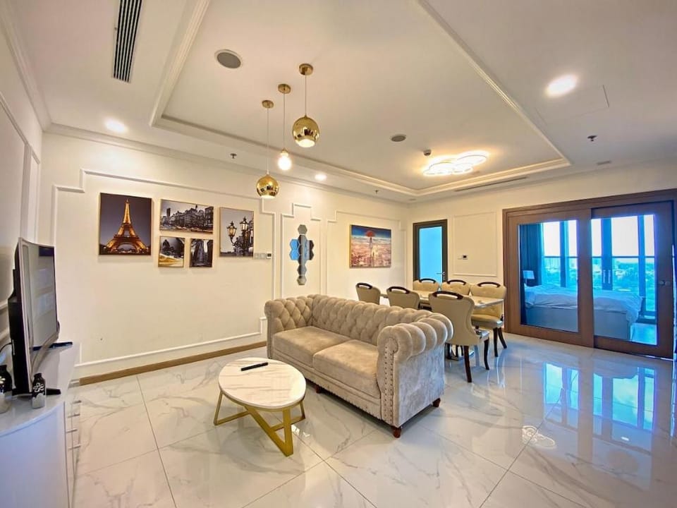 MODERN APARTMENT AT L81 WITH 2 BED/ FREE POOL&GYM Apartment in Ho Chi Minh City