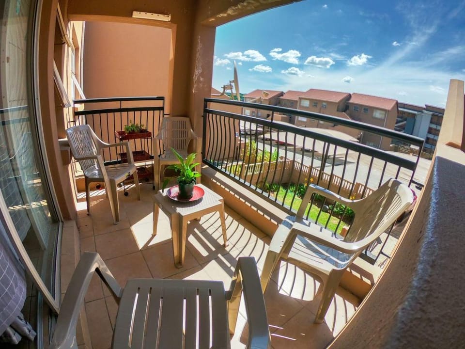 A fabulously spacious & homely 4 sleeper. Apartment in Sandton