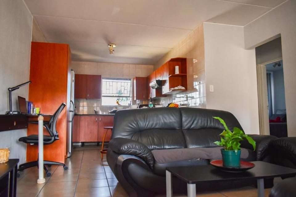 A fabulously spacious & homely 4 sleeper. Apartment in Sandton