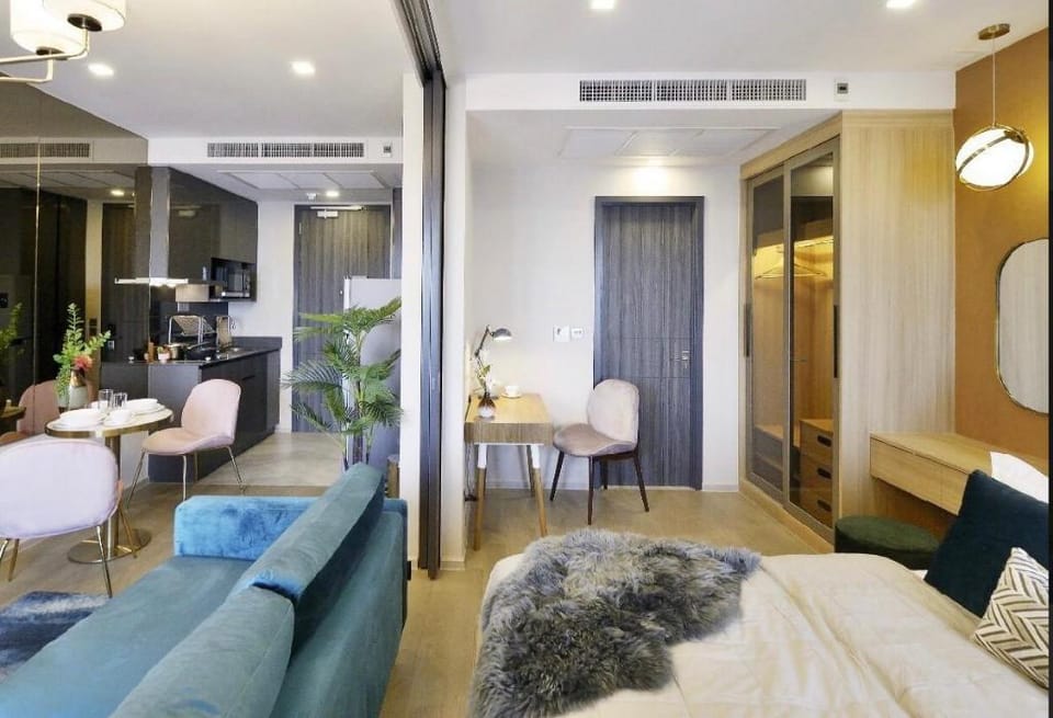 Condo Next to BTS MRT Asoke Apartment in Bangkok