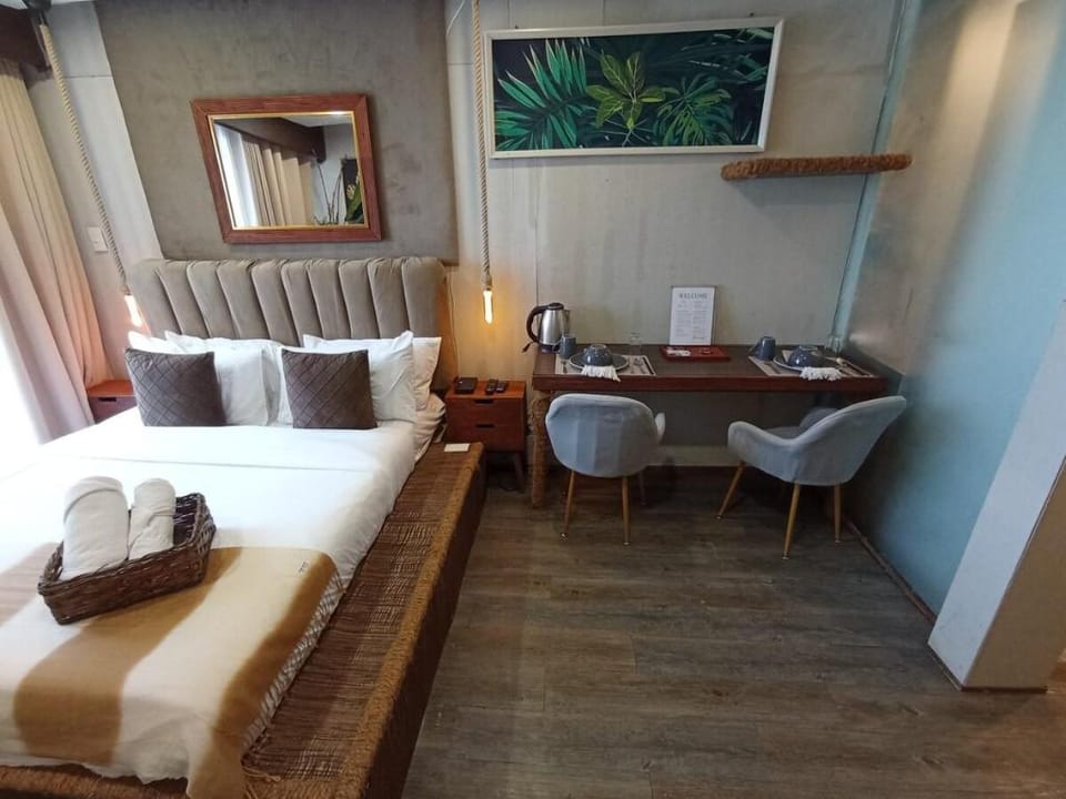 The Little Nest @Poblacion, Makati w/ UNLI Netflix Apartment in Makati