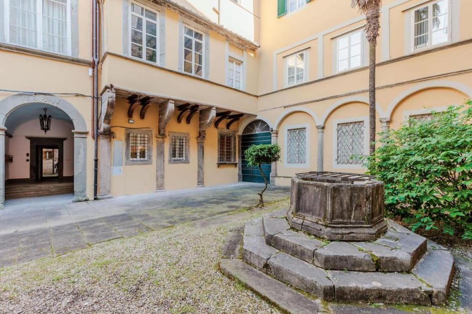 Busdraghi Studio,Stylish at Via Fillungo Apartment in Capannori