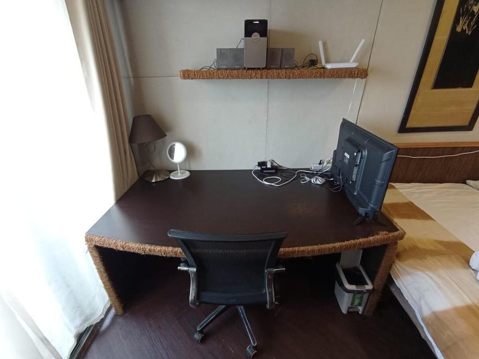 The Cozy Cave@Poblacion, Makati w/ UNLI Netflix Apartment in Makati