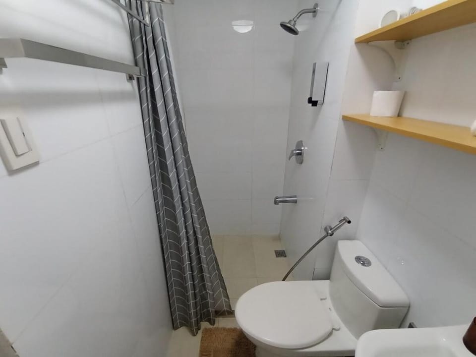 The Cozy Escape @Makati w/UNLI Netflix Apartment in Makati