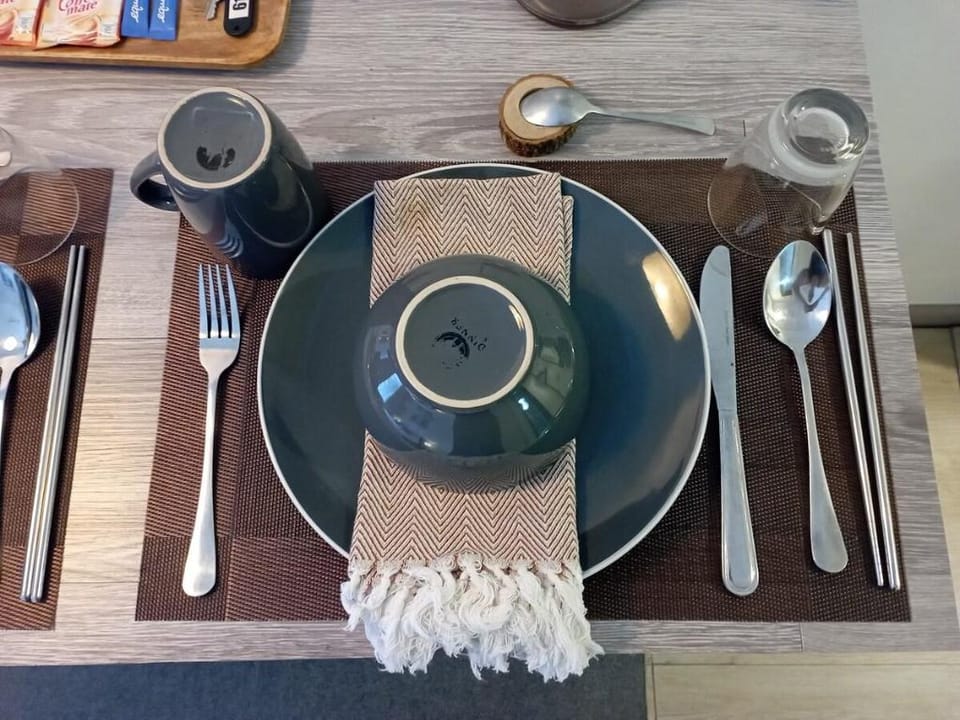 The Cozy Escape @Makati w/UNLI Netflix Apartment in Makati