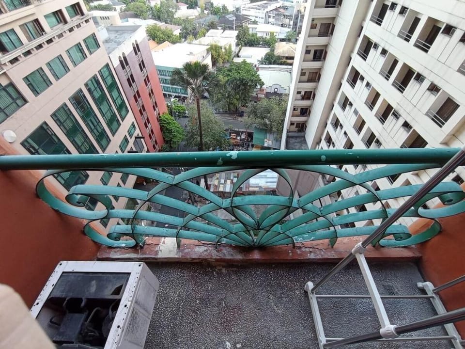 Comfortable room in Poblacion, Makati Apartment in Makati