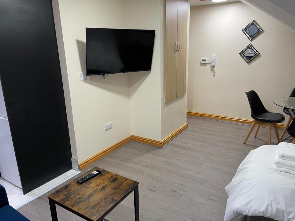 City Road Birmingham Studio from Oofy, - Studio 7 Apartment in Birmingham