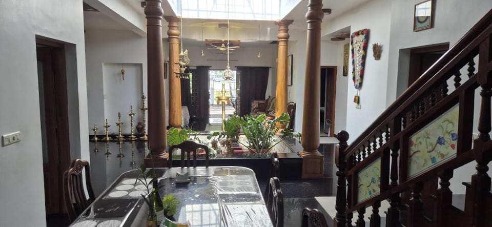 Vaiga Homes - Vembanadu Lakeview Retreat Hotel in Kochi
