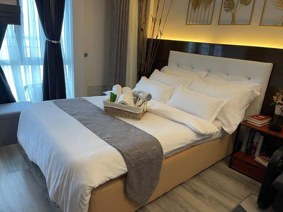Alcoves Tagaytay @ 16th flr w/ Lake View & Netflix Apartment in Tagaytay