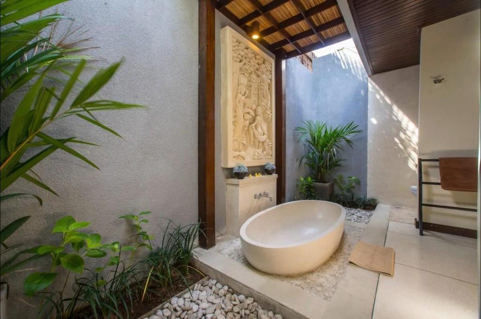 Villa MD 3 bedroom, Sunny Pool in Eat st location Villa in Kuta
