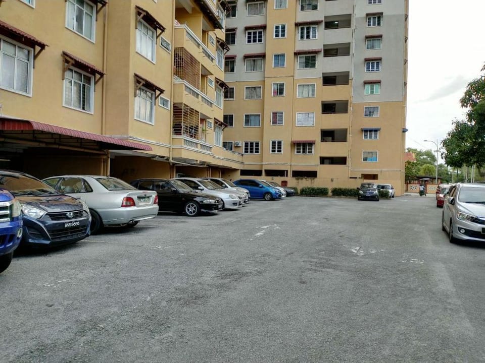 Ladang Homestay 2BR Pantai Batu Burok HSNZ Apartment in Terengganu, Malaysia