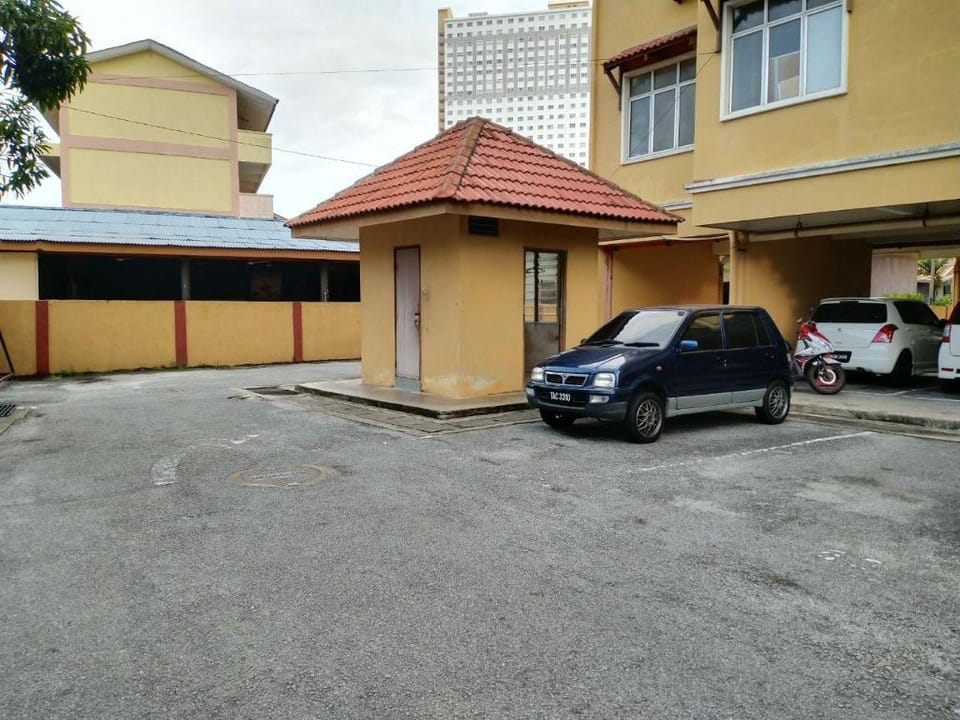 Ladang Homestay 2BR Pantai Batu Burok HSNZ Apartment in Terengganu, Malaysia