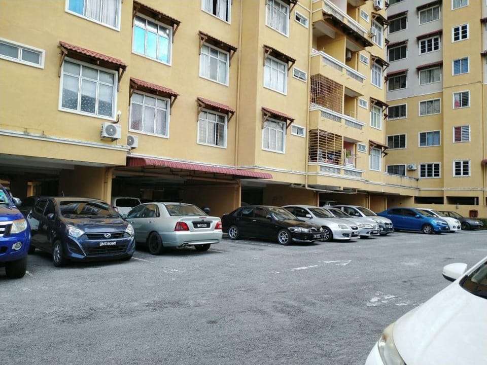 Ladang Homestay 3BR KTCC Pantai Batu Burok HSNZ Apartment in Terengganu, Malaysia