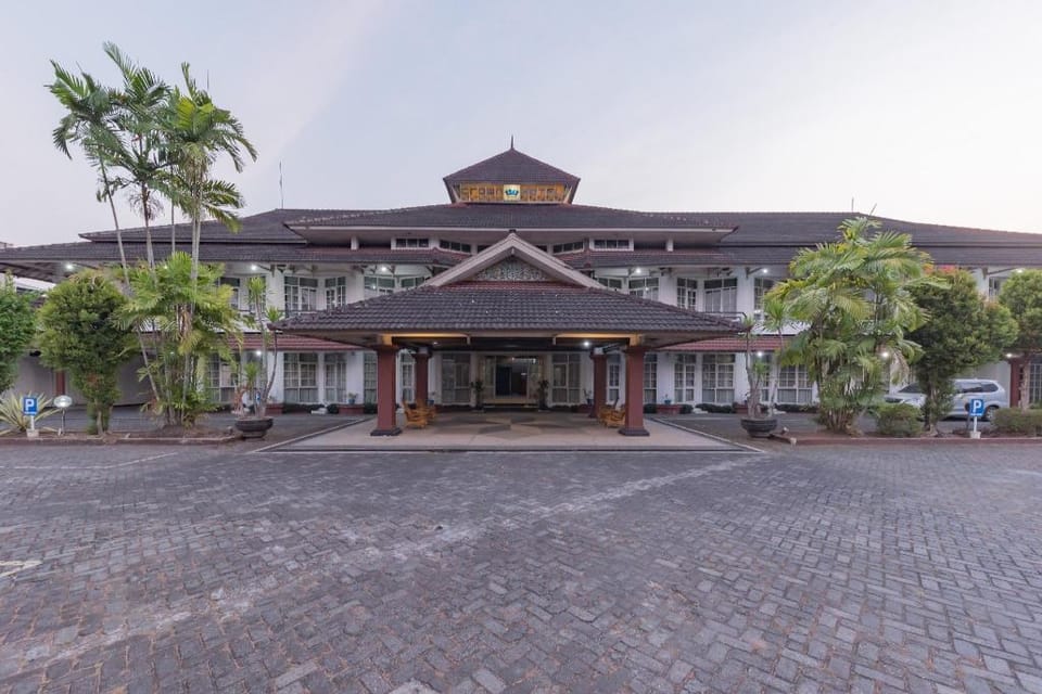 Urbanview Hotel Crown Tasikmalaya by RedDoorz Hotel in West Java