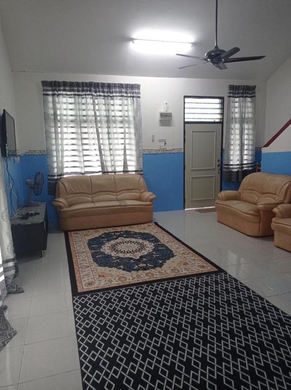HOMESTAY PRIVATE POOL DAN BBQ DI IPOH  MUSLIM  Vacation rental in Perak