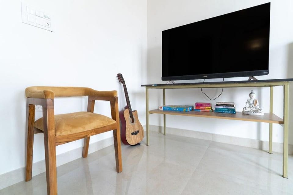 Bricks3 ! Stylish Furnished,1BHK with Living for 4 Apartment in Dehradun