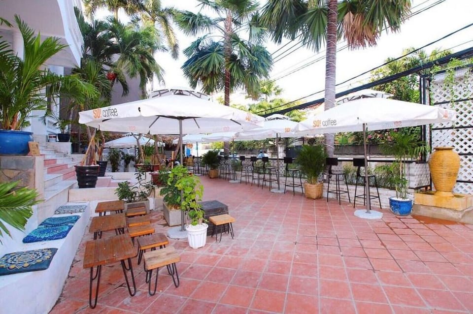 Room 206B, large pool hotel, 2 beds Vacation rental in Ho Chi Minh City