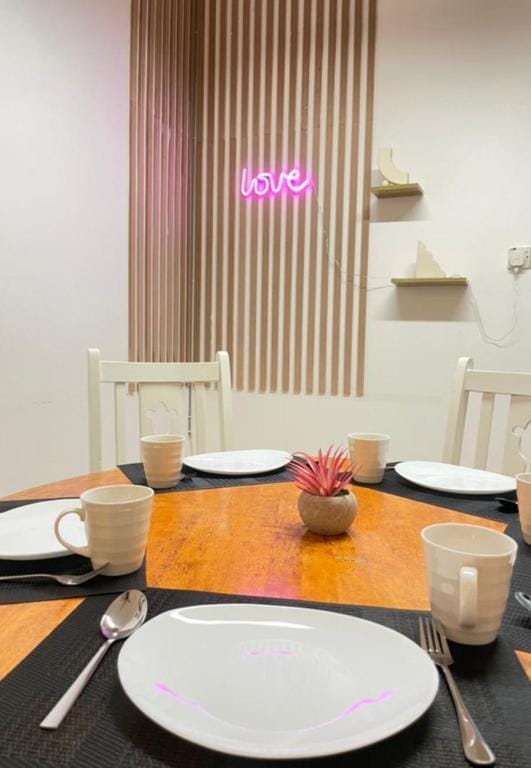 DeMUJI 4BR 10PAX 3Min to ECM KCM, Netflix  Vacation rental in Pahang, Malaysia