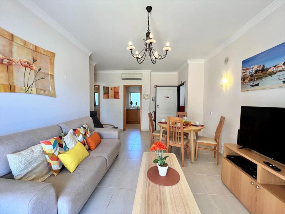 Albufeira Terrace With Pool by Homing Apartment in Albufeira