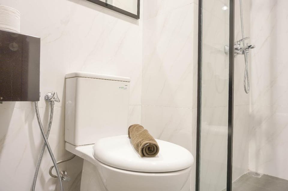 Comfort Warm Studio at Ciputra World 2 By Travelio Apartment in South Jakarta City