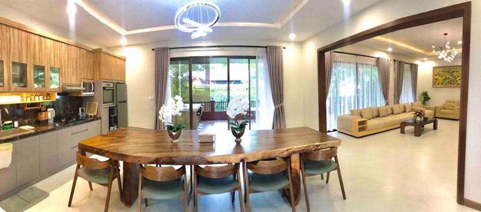 Luxurious 5 Bedroom PrivatePool Villa Vimala Hills Villa in West Java