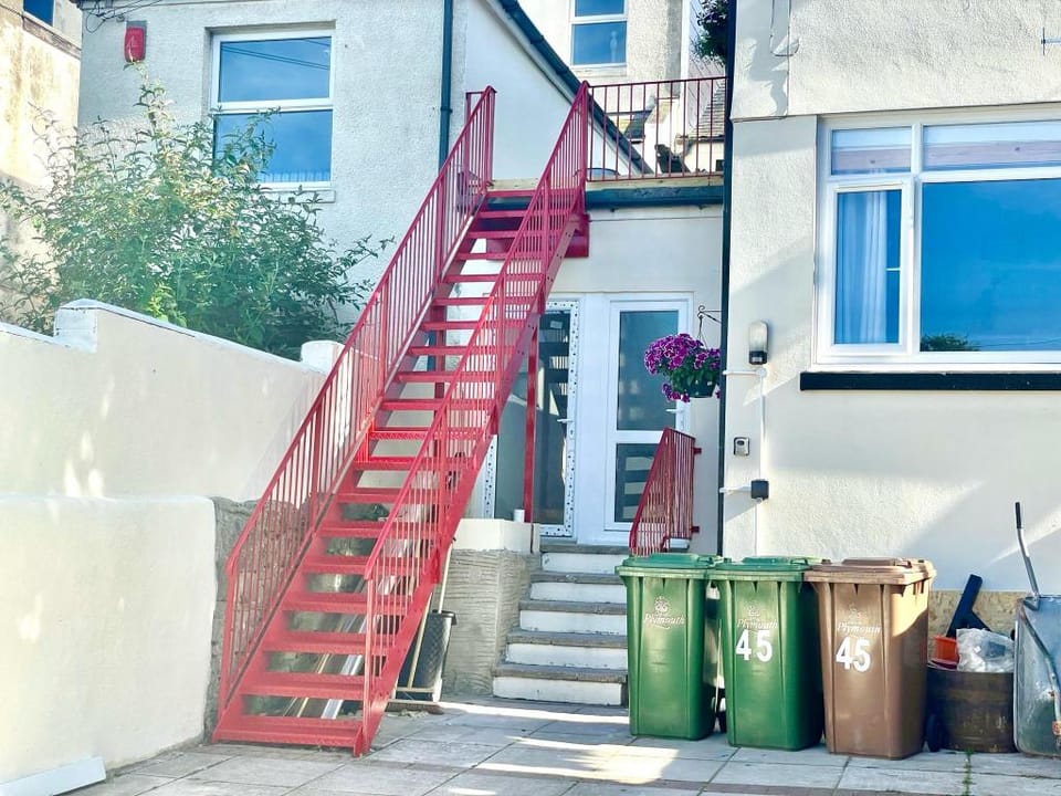 Retreat apartment with parking /roof terrace Apartment in Plymouth