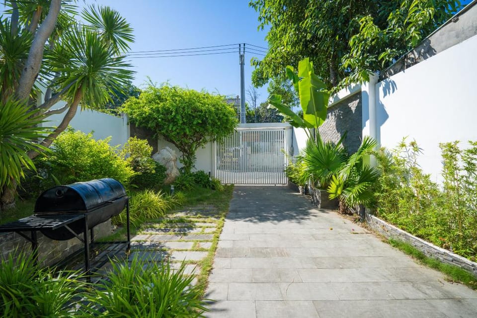 T P Pool Villa 5 Mins walk to My Khe Beach Villa in Da Nang