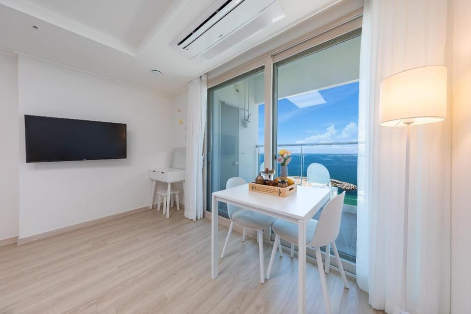 Sokcho Summit bay queen Ocean view Bed and Breakfast in South Korea