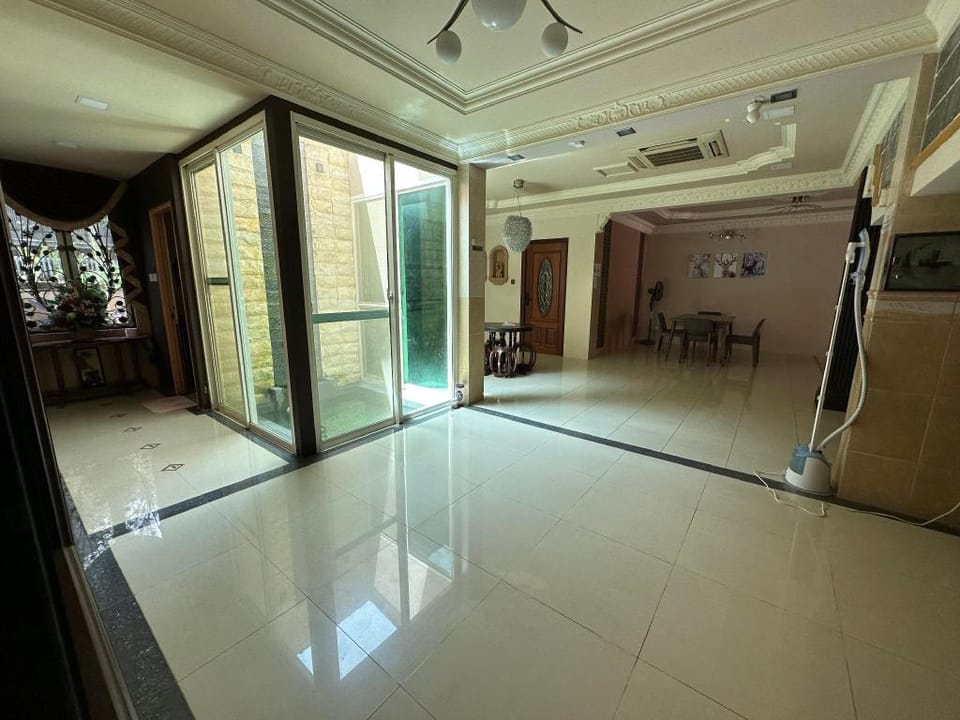 Seladah Stay F [Twin Room with Shared Bathroom] Vacation rental in Kuching