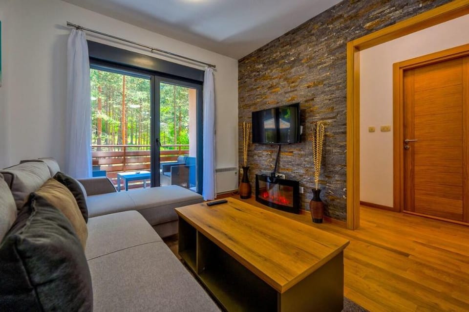 Vila Pekovic Green, Pine Trees View 2 Bedroom Flat Apartment in Zlatibor