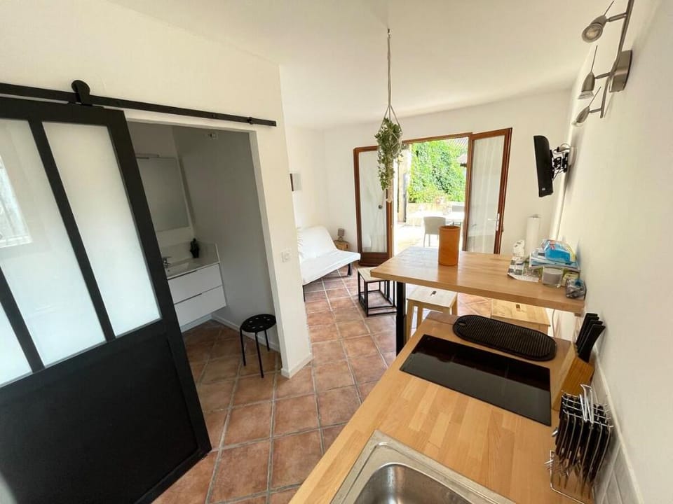 Séjour au coeur de  ville avec jacuzzi et piscine Vacation rental in Lorgues
