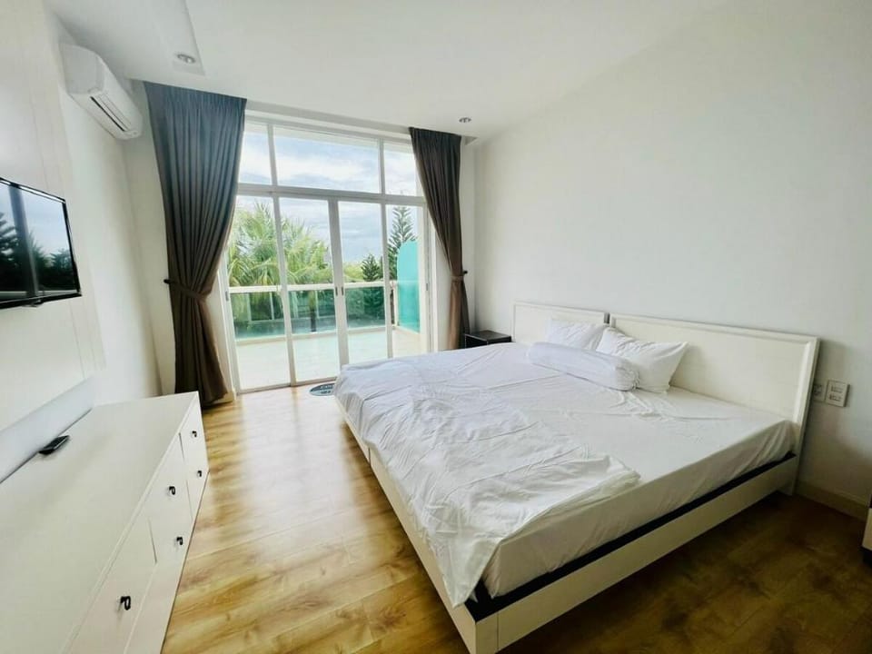 Seaview Ocean Vista, big balcony 200m2 F1.18 Apartment in Phan Thiet