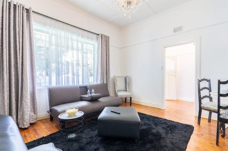 Spacious 3 bedroom apartment with garden. Vacation rental in Gauteng