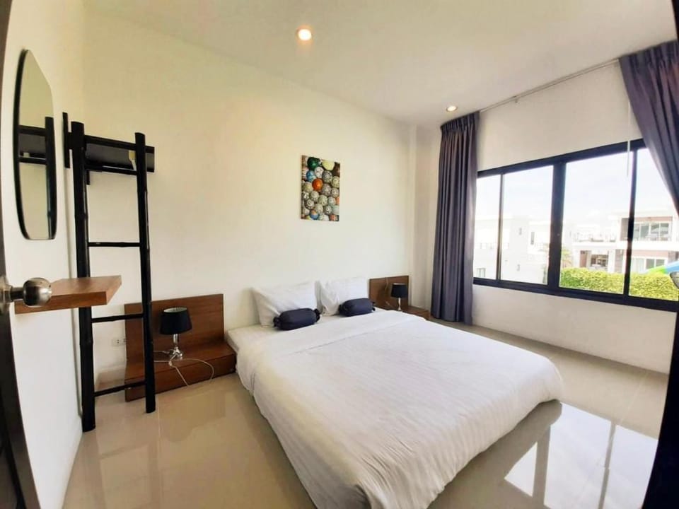 Slider  Pool Villa 4 Bedroom Huahin Style Townhome Villa in Hua Hin District