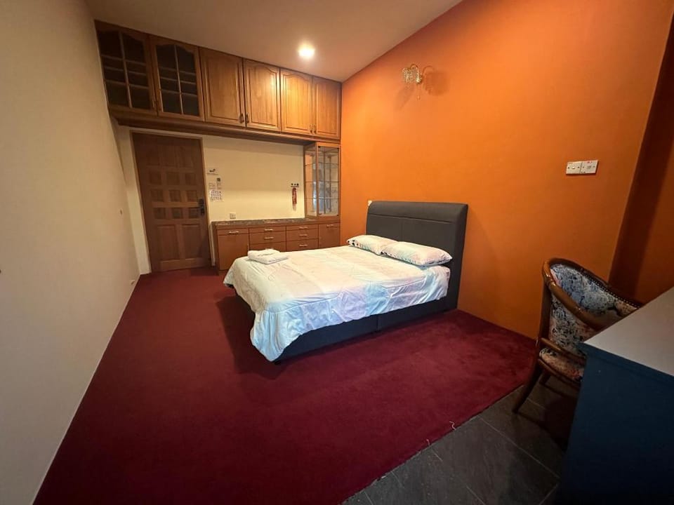 Seladah Stay G [Double Room with Shared Bathroom]  Vacation rental in Kuching