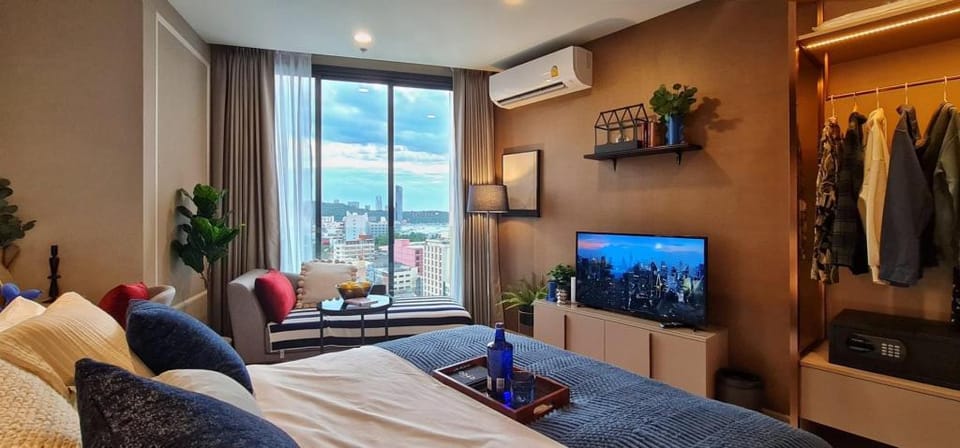 Pattaya The Edge 1BR Condo Small Hilton Hotel Size Apartment in Pattaya City