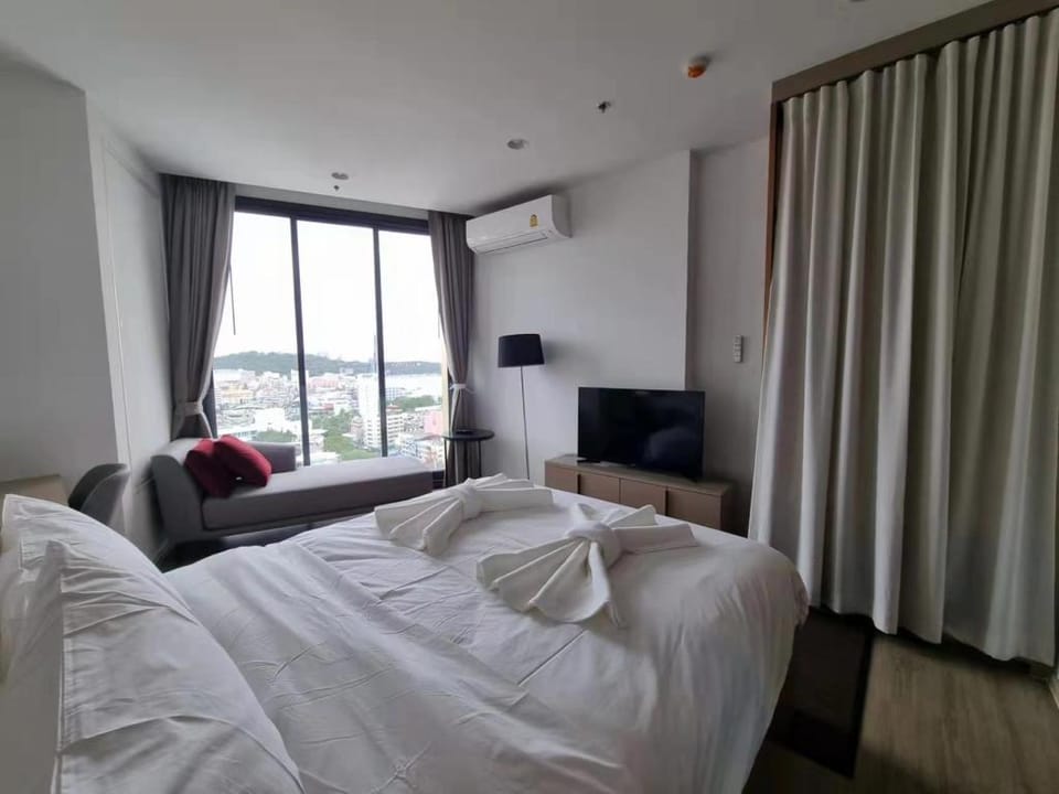 Pattaya The Edge 1BR Condo Small Hilton Hotel Size Apartment in Pattaya City