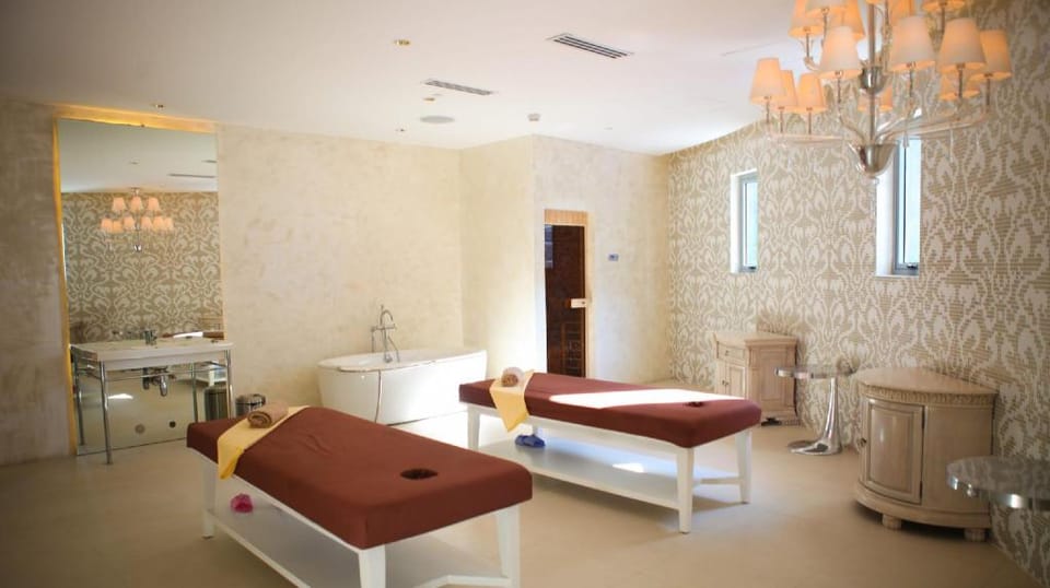 Lovely Condo Unit with Man Made Beach Apartment in Paranaque