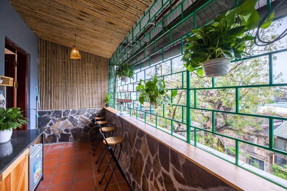 Holly's Casa* Balcony*Spacious*GreenView*NoLift Vacation rental in Hanoi