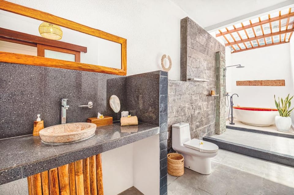 Villa Belize - Lush, Private 4BDR, Rooftop Terrace Villa in North Kuta