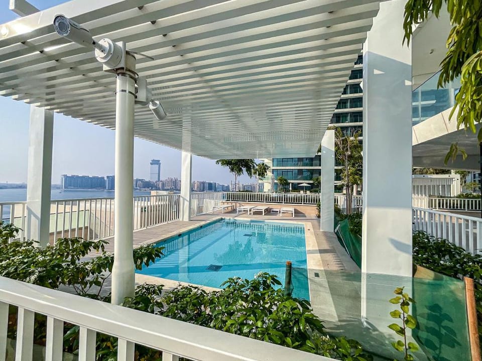 Superlative apt with private beach access Apartment in Dubai