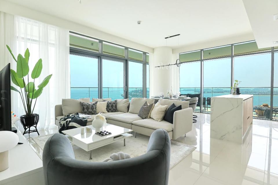 Superlative apt with private beach access Apartment in Dubai