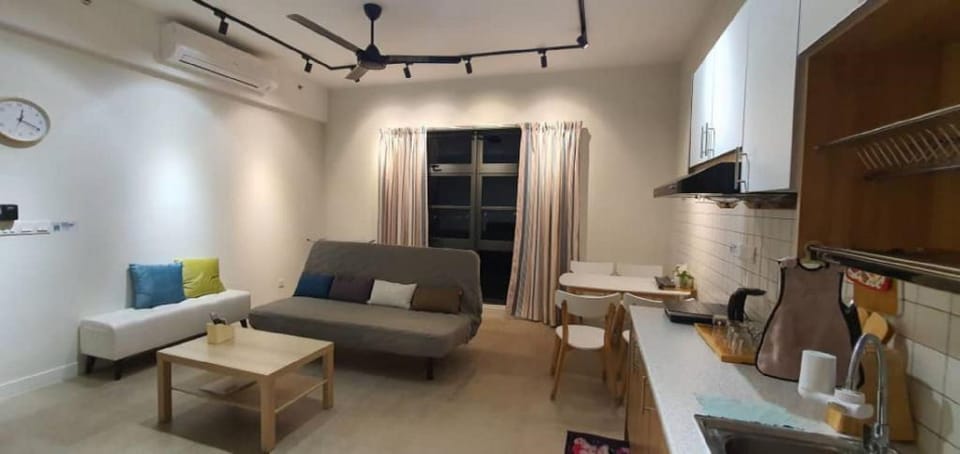 Muji Home LakeView Union Suites Sunway/2R1B/6-8pax Apartment in Subang Jaya