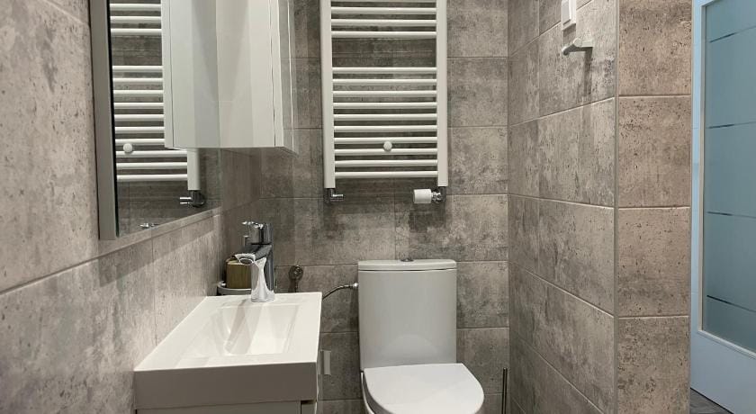Cozy 2-Room Penthouse Lakeview W14 Apartment in Bucharest