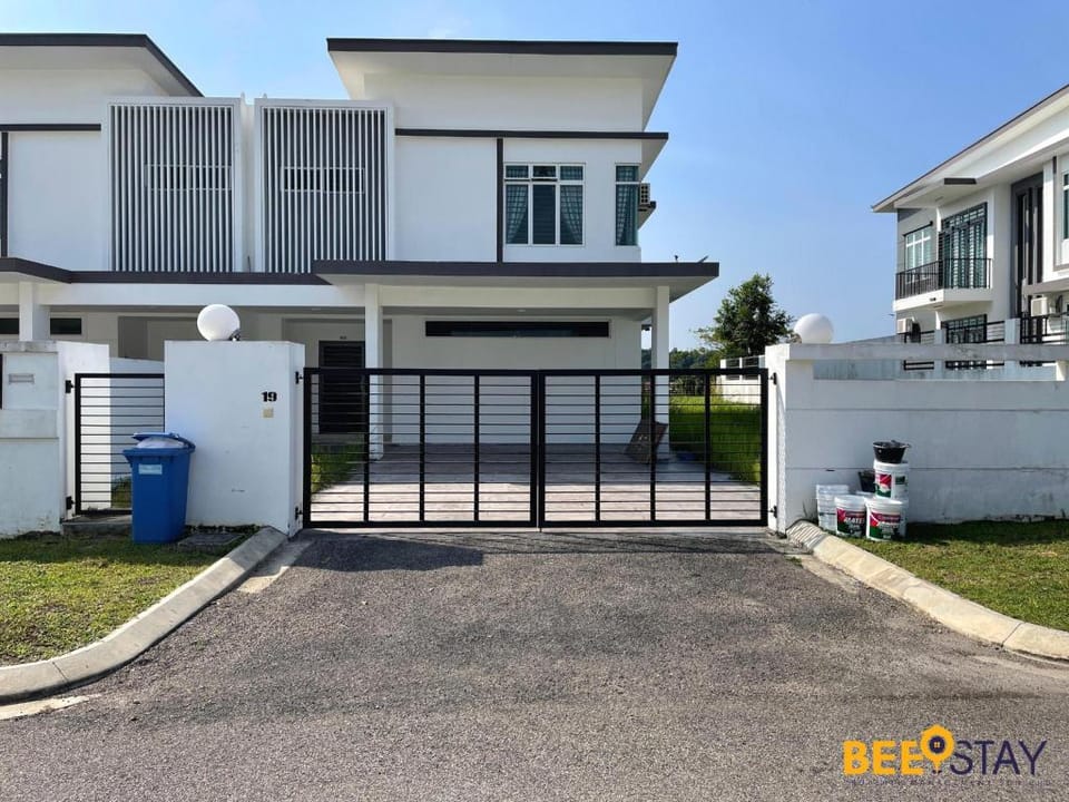 Desaru | Arcadia Villa No. 19 by Beestay Villa in Johor